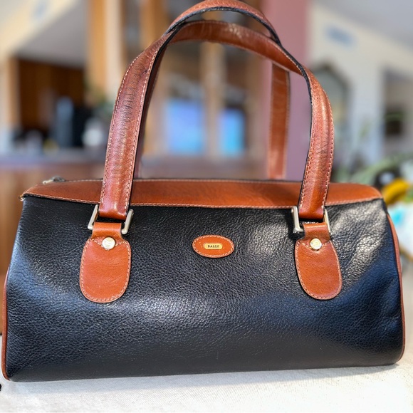 Bally Vintage Black & Cognac Leather Satchel
Made in Italy | Structured & Sound - Picture 15 of 15